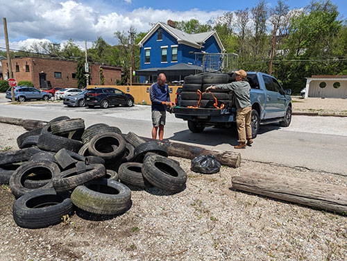 unloading-tires-from-truck